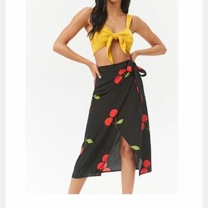 Skirt black and red with cherry print